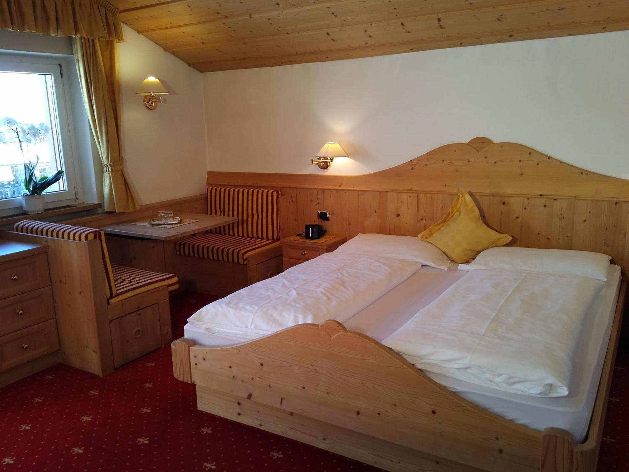 Garni Waltoy Hotel Selva di Val Gardena Exterior photo